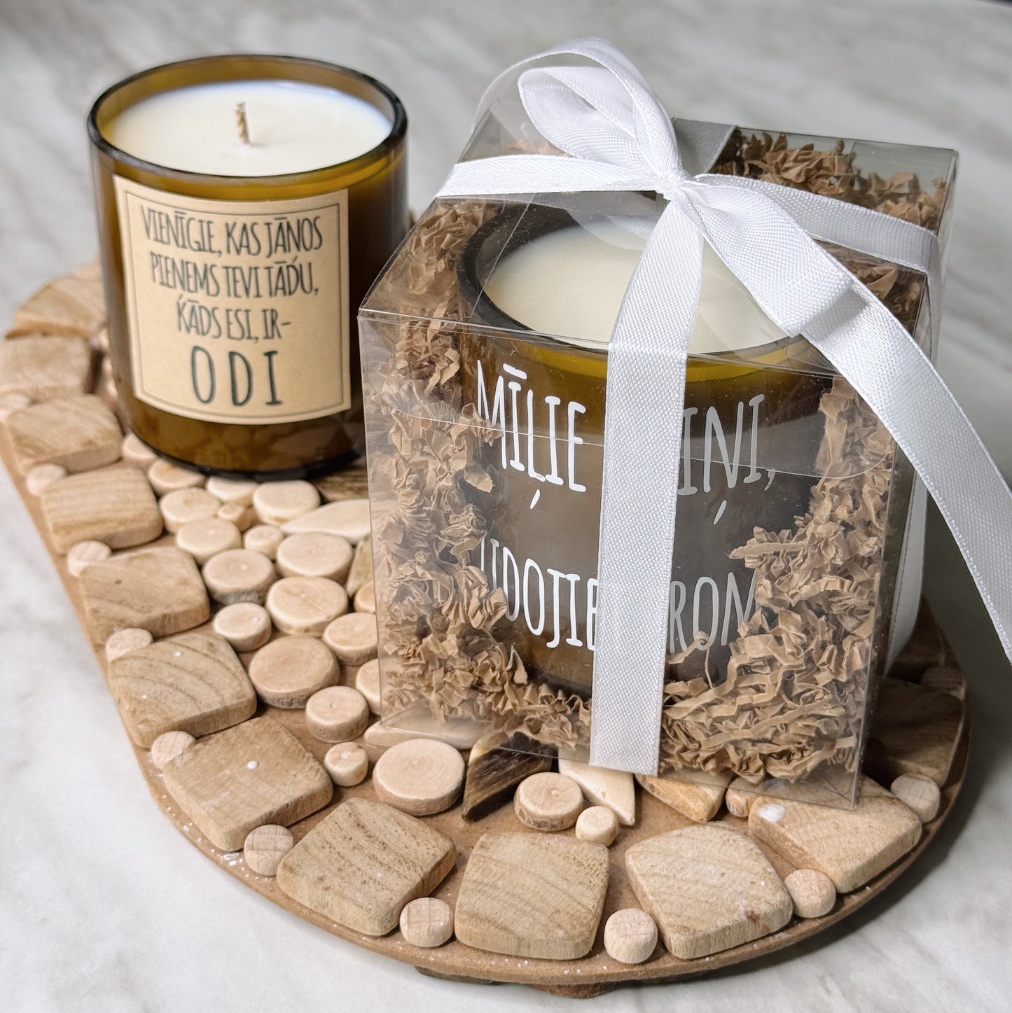 “Spēcīgam Jānim odi nekož” pretodu sojas vaska svece