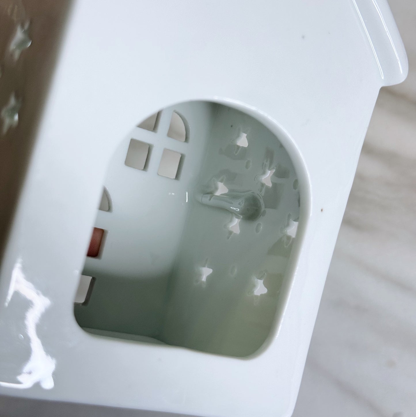 Ceramic aroma lamp "White House" BRĀĶIS