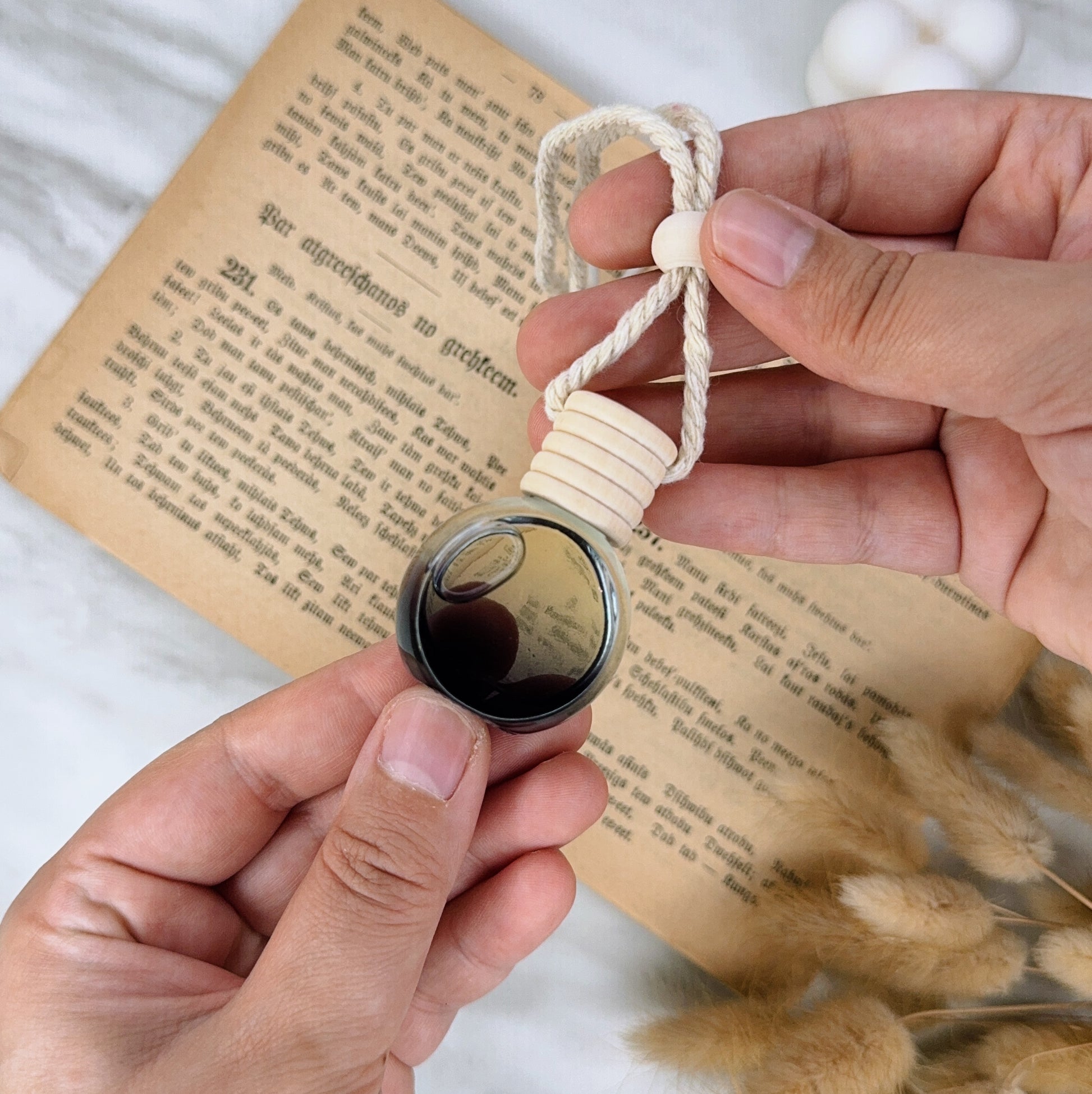 MELNS AUTO UN SKAPJA AROMATIZĒTĀJS