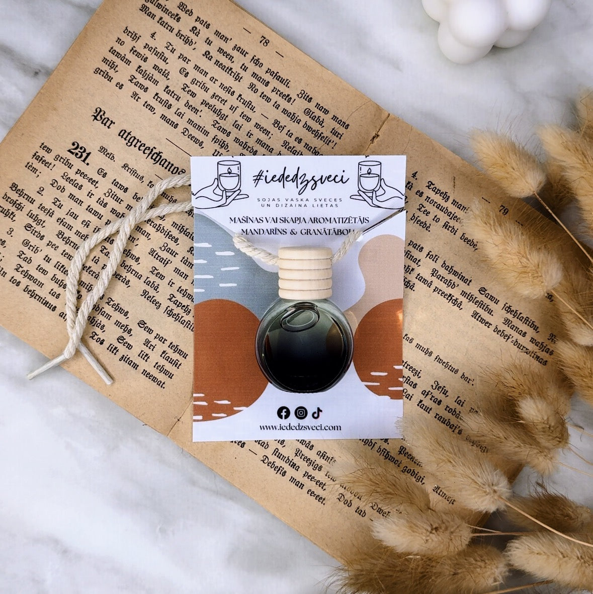 MELNS MAŠĪNAS UN SKAPJA AROMATIZĒTĀJS