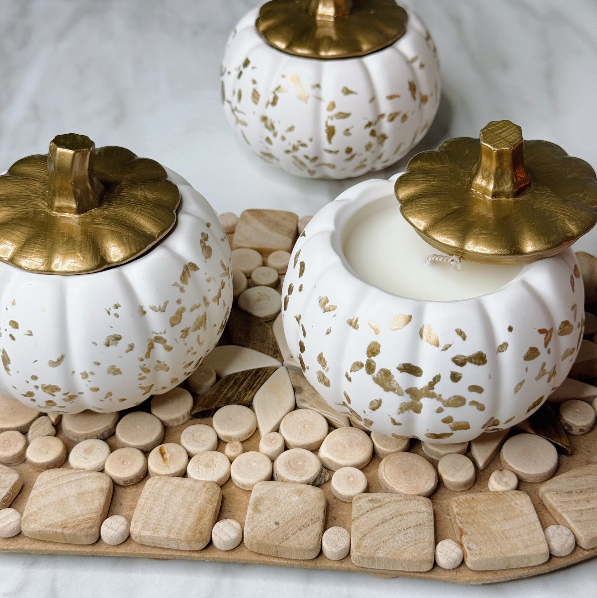 sojas vaska svece zelta kirbis