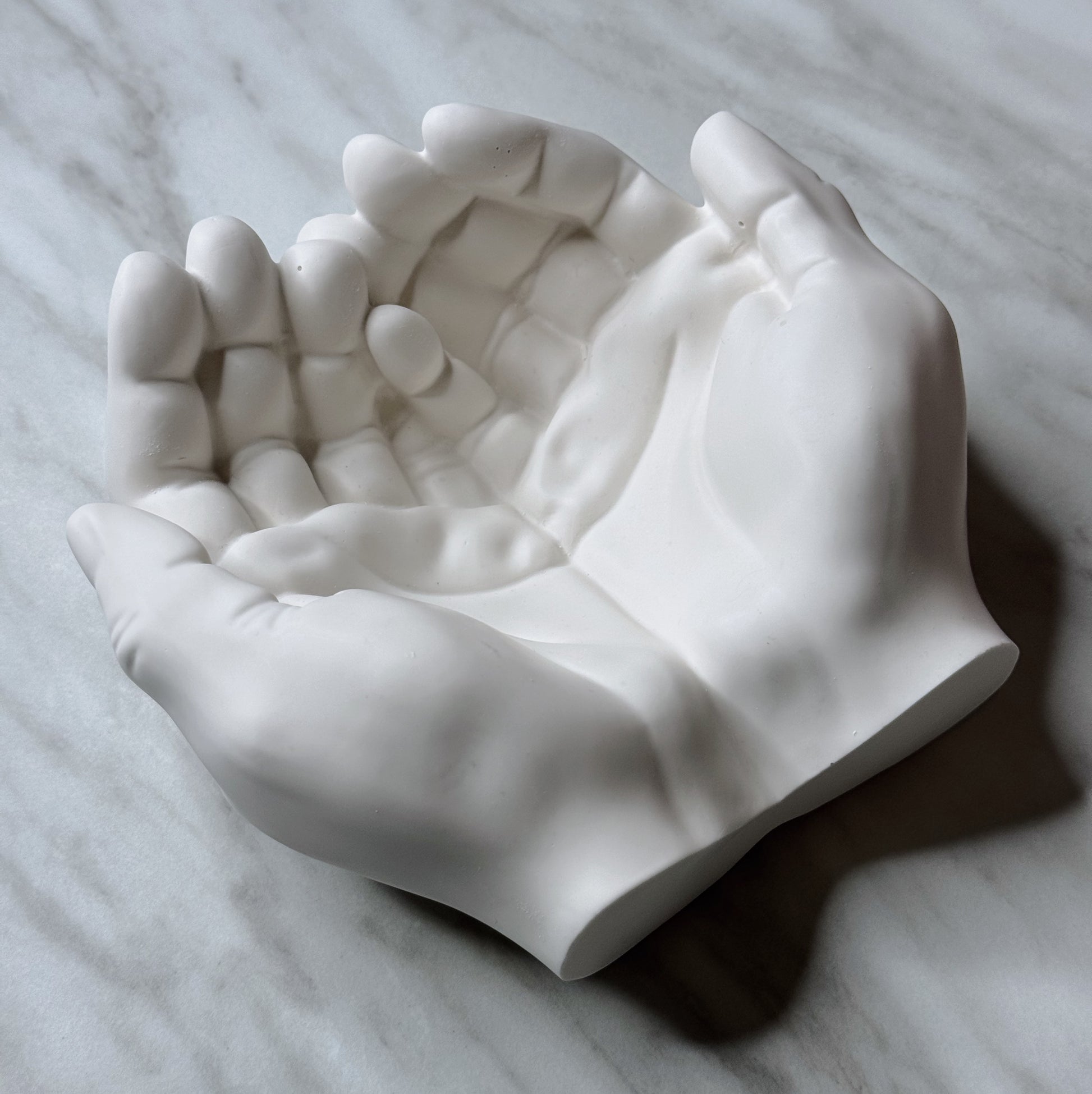 svecu trauks plaukstas