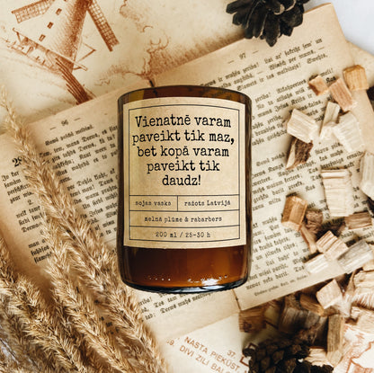 svece parstradata stikla pudele